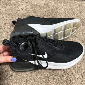 Nikes women’s size 6.5 black